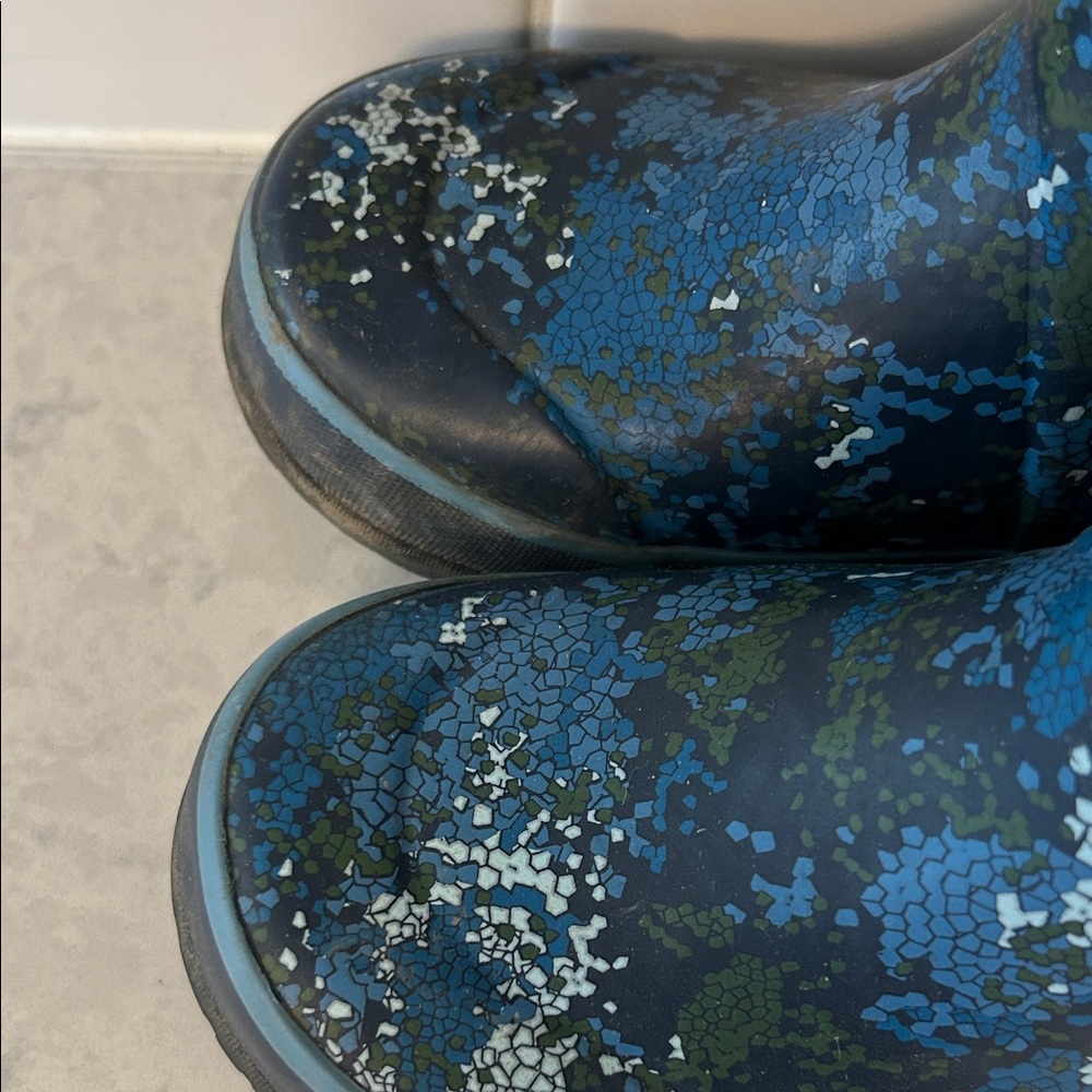 Bogs Kids Blue Camo Rain Boots - Picture 6 of 7